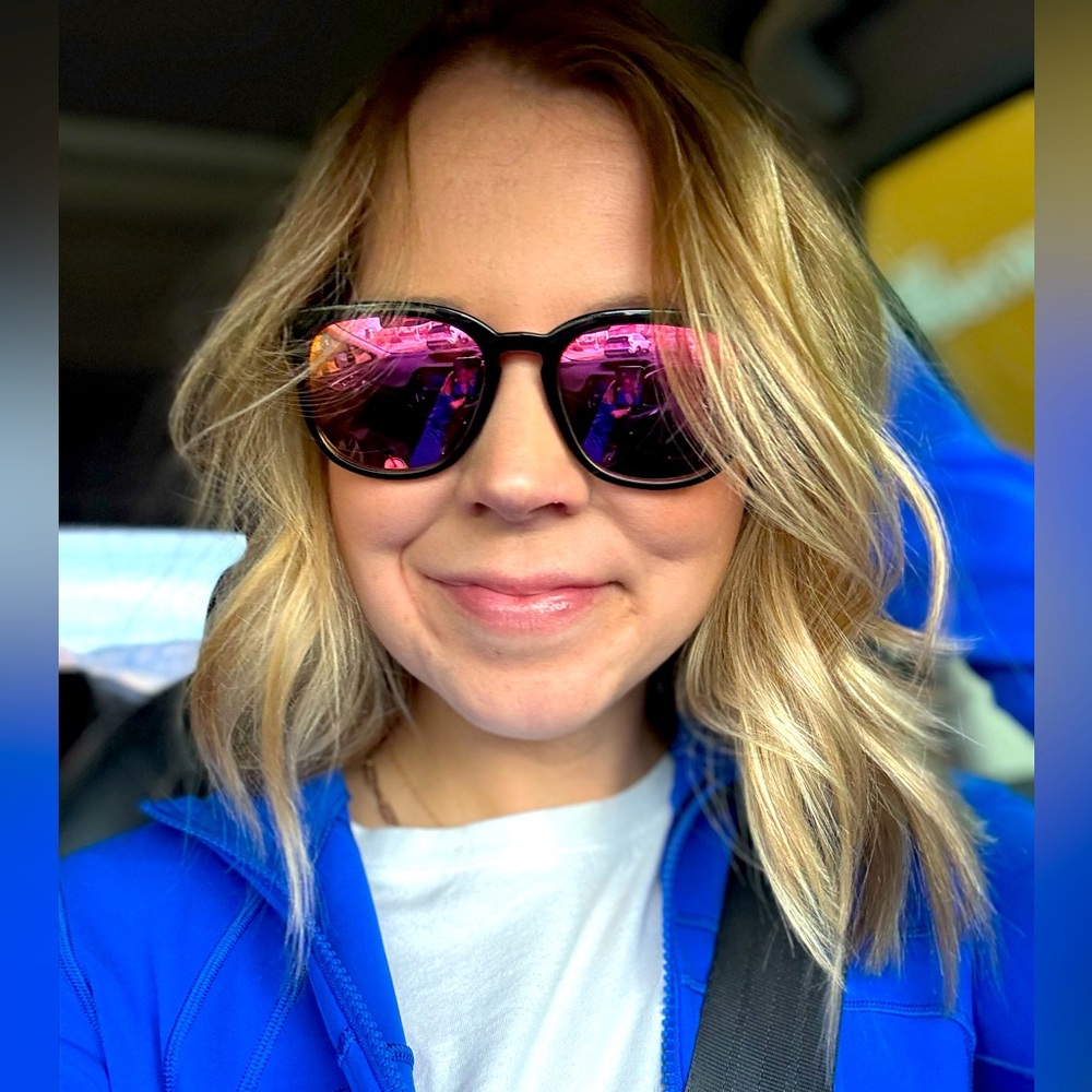 Meet your Posher, Danae